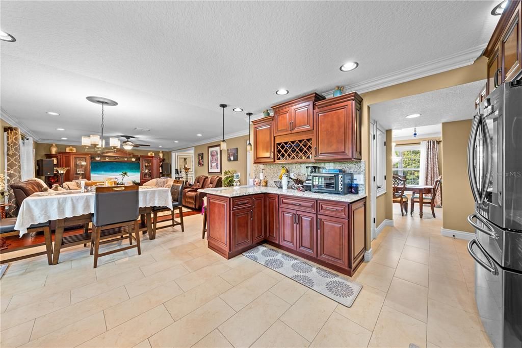 En Venta: $599,900 (5 camas, 2 baños, 2979 Pies cuadrados)