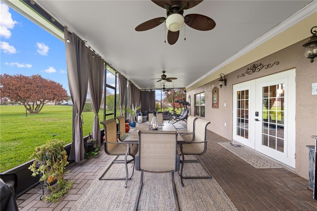 En Venta: $599,900 (5 camas, 2 baños, 2979 Pies cuadrados)