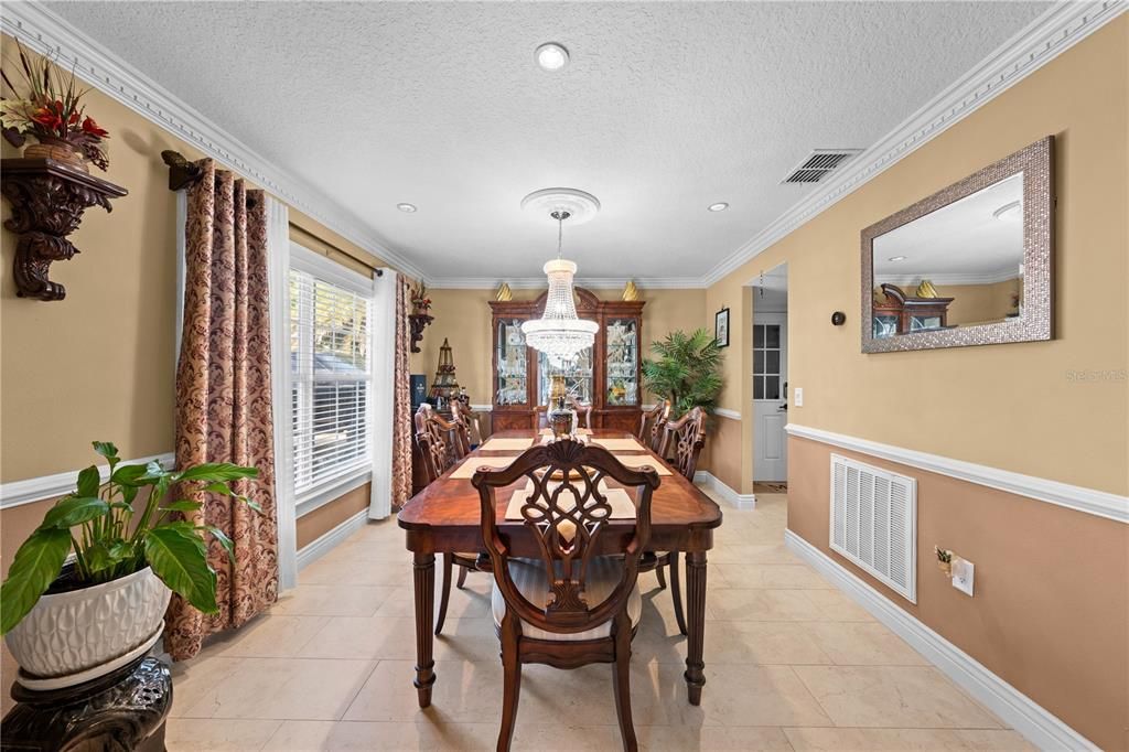 En Venta: $599,900 (5 camas, 2 baños, 2979 Pies cuadrados)