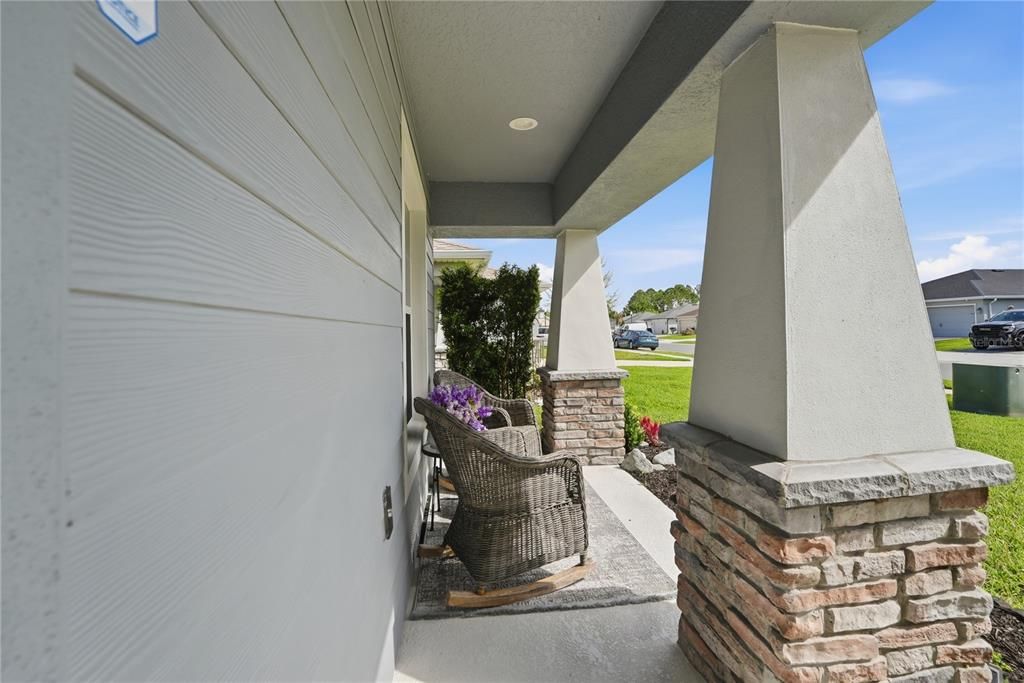 Active With Contract: $400,000 (4 beds, 2 baths, 1723 Square Feet)