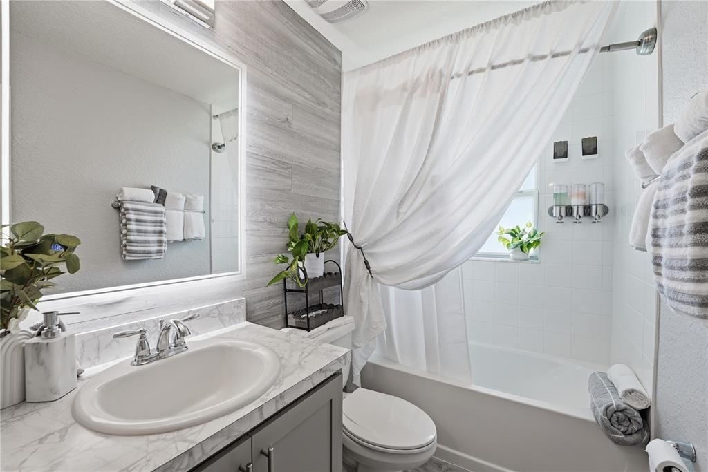 Active With Contract: $400,000 (4 beds, 2 baths, 1723 Square Feet)