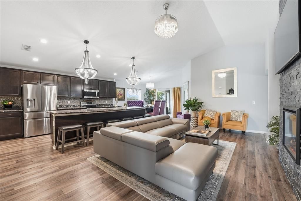 Active With Contract: $400,000 (4 beds, 2 baths, 1723 Square Feet)