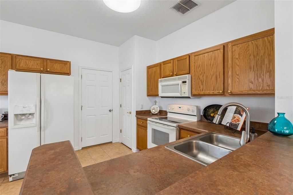 For Sale: $210,000 (2 beds, 2 baths, 1159 Square Feet)