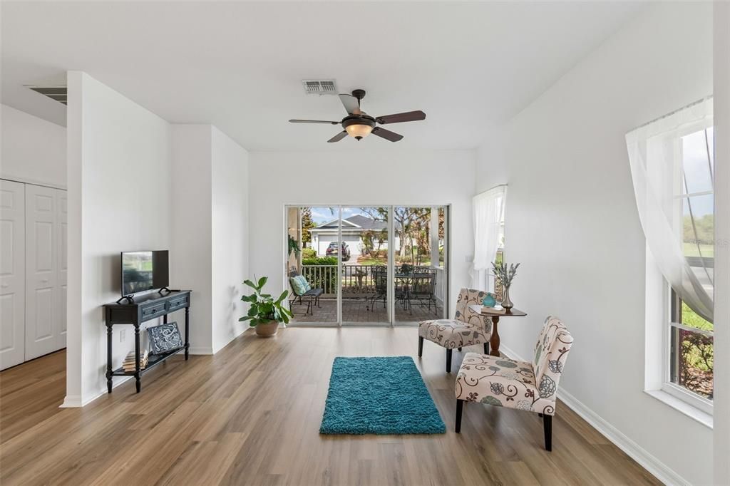 For Sale: $210,000 (2 beds, 2 baths, 1159 Square Feet)