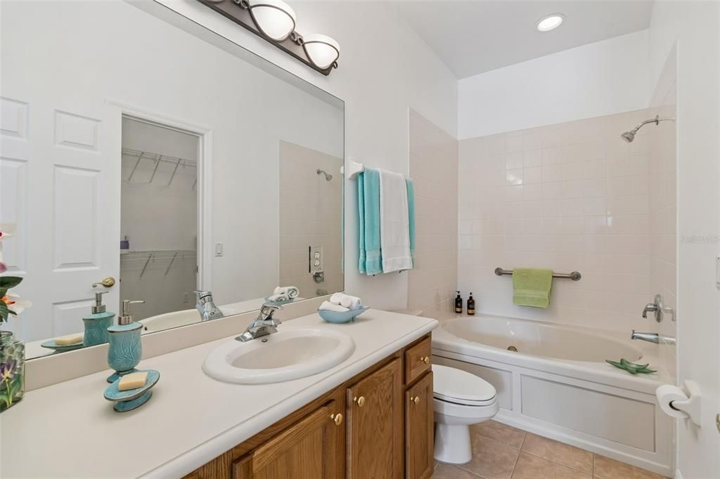 For Sale: $210,000 (2 beds, 2 baths, 1159 Square Feet)