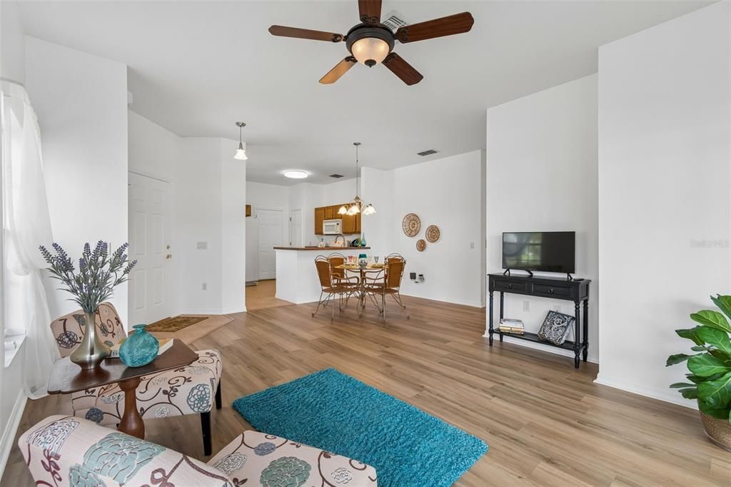 For Sale: $210,000 (2 beds, 2 baths, 1159 Square Feet)