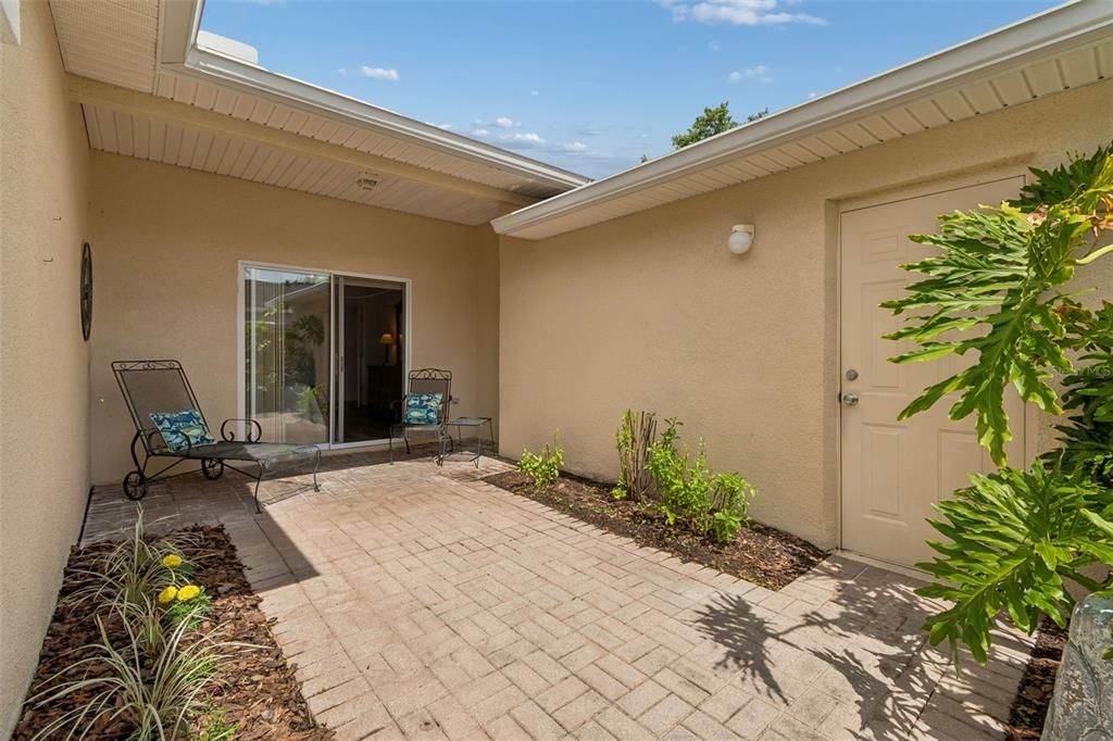 For Sale: $210,000 (2 beds, 2 baths, 1159 Square Feet)