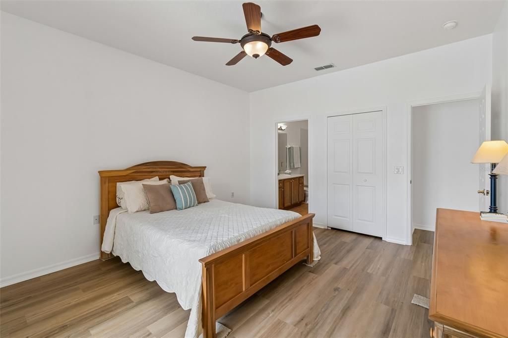 For Sale: $210,000 (2 beds, 2 baths, 1159 Square Feet)