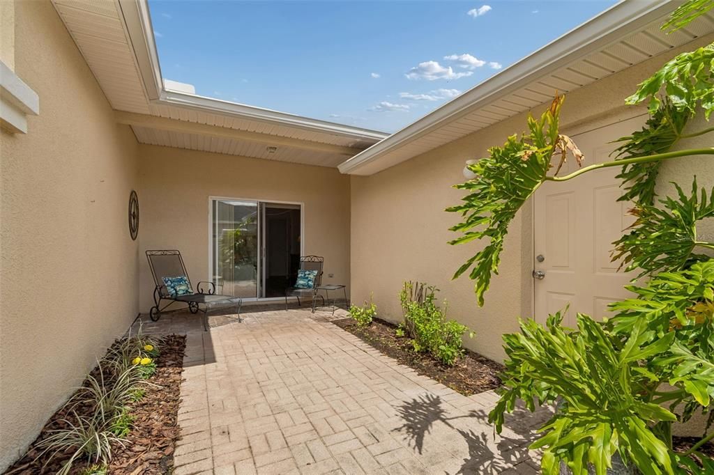 For Sale: $210,000 (2 beds, 2 baths, 1159 Square Feet)