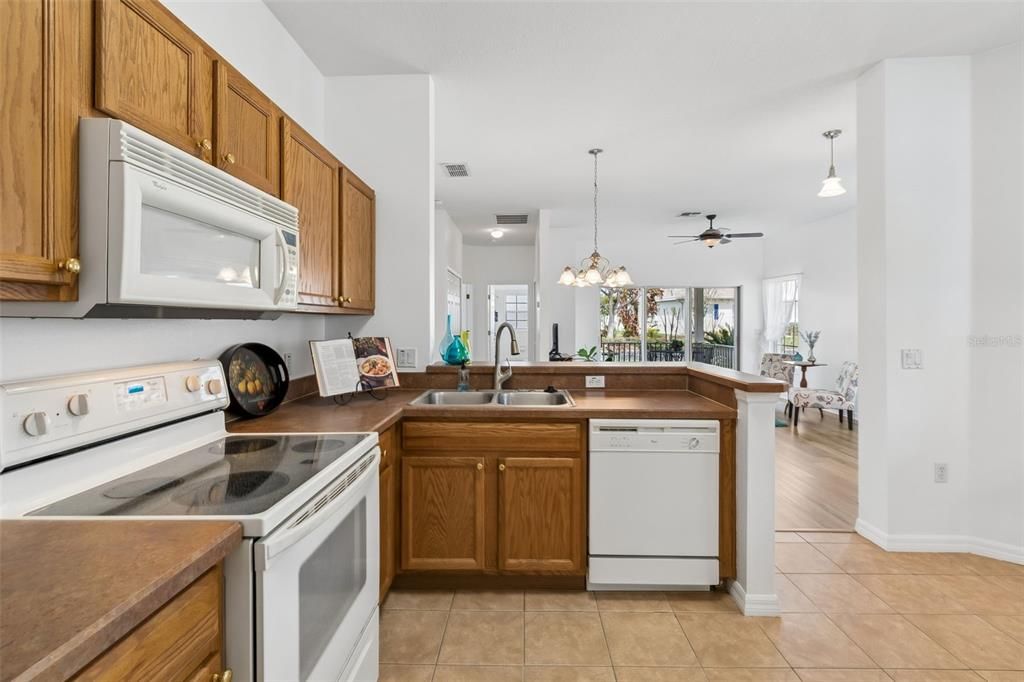 For Sale: $210,000 (2 beds, 2 baths, 1159 Square Feet)