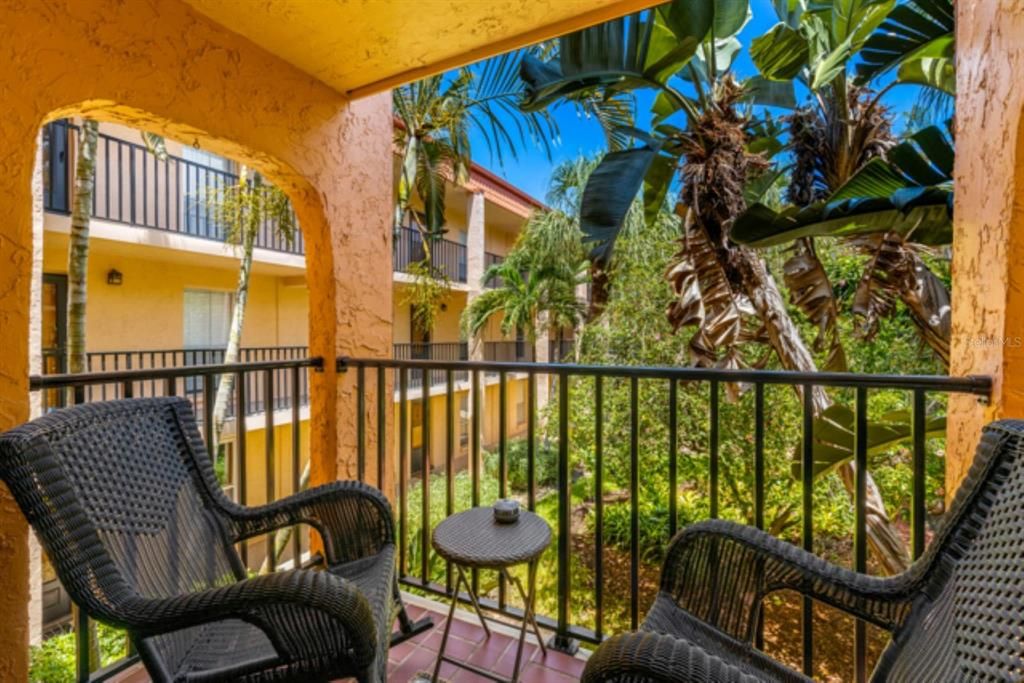 Active With Contract: $1,750 (1 beds, 1 baths, 645 Square Feet)