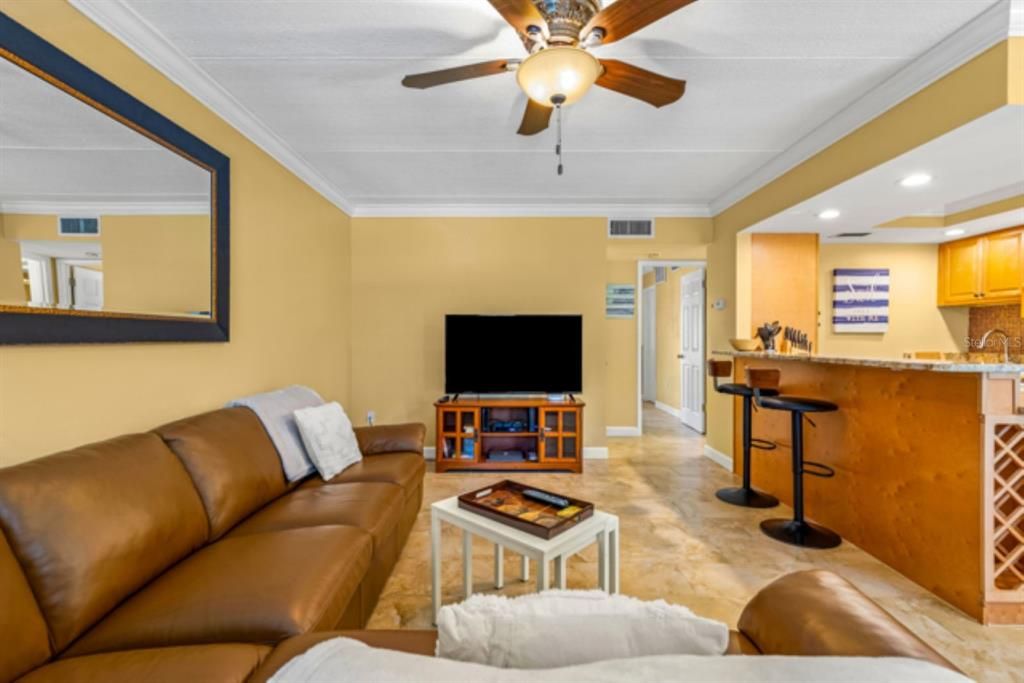 Active With Contract: $1,750 (1 beds, 1 baths, 645 Square Feet)