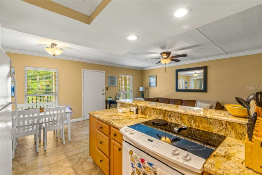 Active With Contract: $1,750 (1 beds, 1 baths, 645 Square Feet)