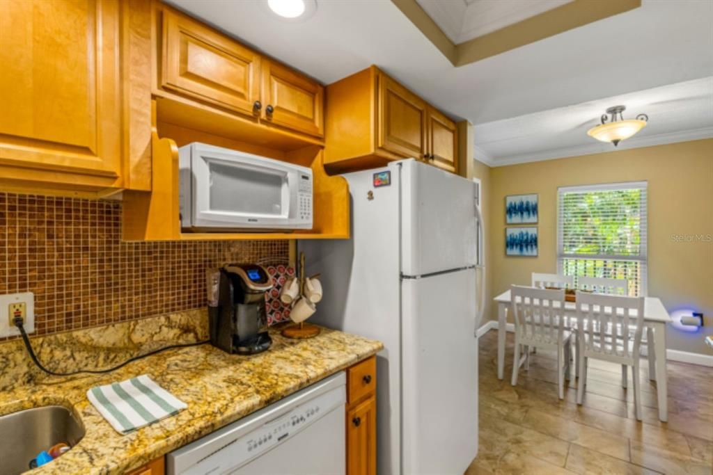 Active With Contract: $1,750 (1 beds, 1 baths, 645 Square Feet)