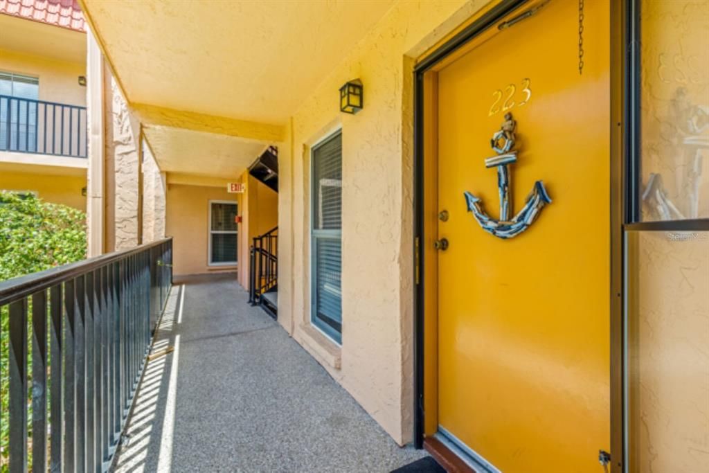 Active With Contract: $1,750 (1 beds, 1 baths, 645 Square Feet)