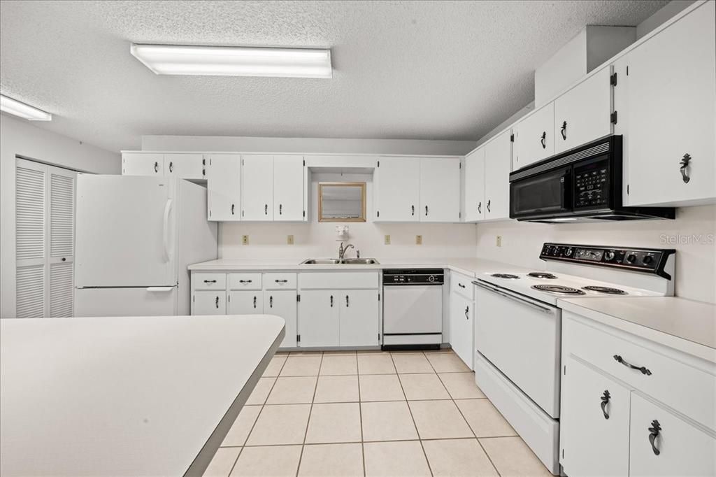 Activo con contrato: $150,000 (2 camas, 2 baños, 1748 Pies cuadrados)