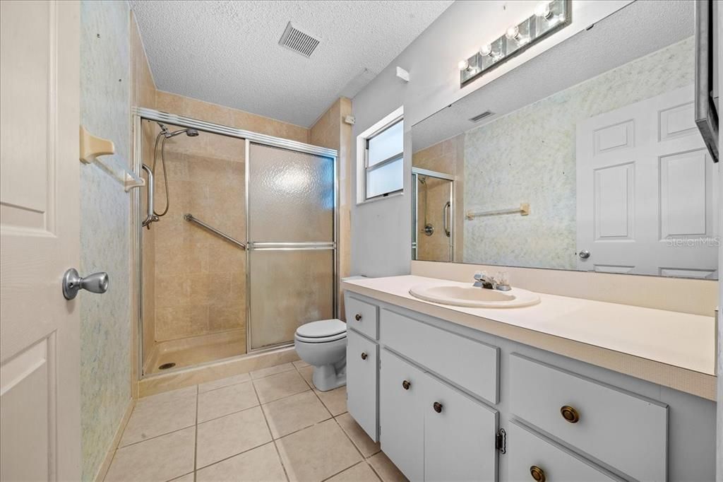 Activo con contrato: $150,000 (2 camas, 2 baños, 1748 Pies cuadrados)