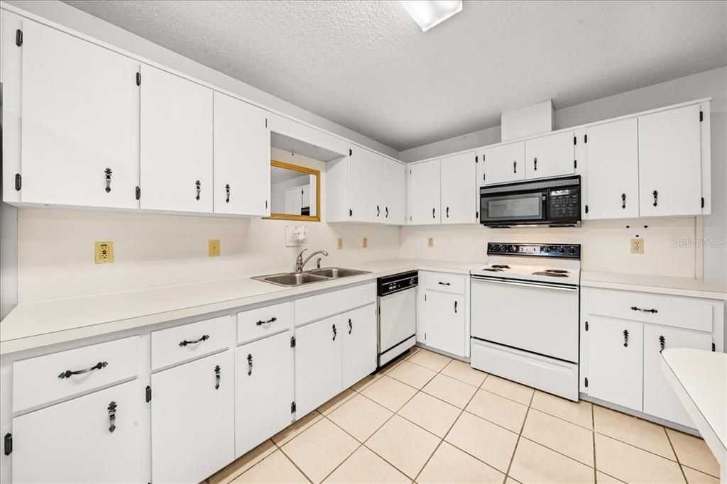 Activo con contrato: $150,000 (2 camas, 2 baños, 1748 Pies cuadrados)