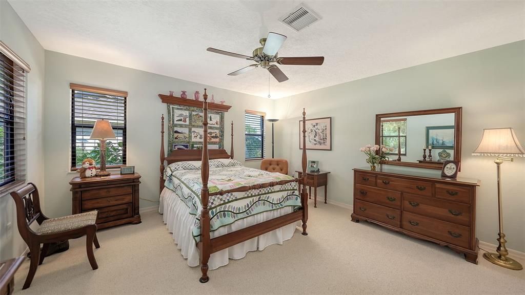 Activo con contrato: $499,500 (3 camas, 2 baños, 2266 Pies cuadrados)
