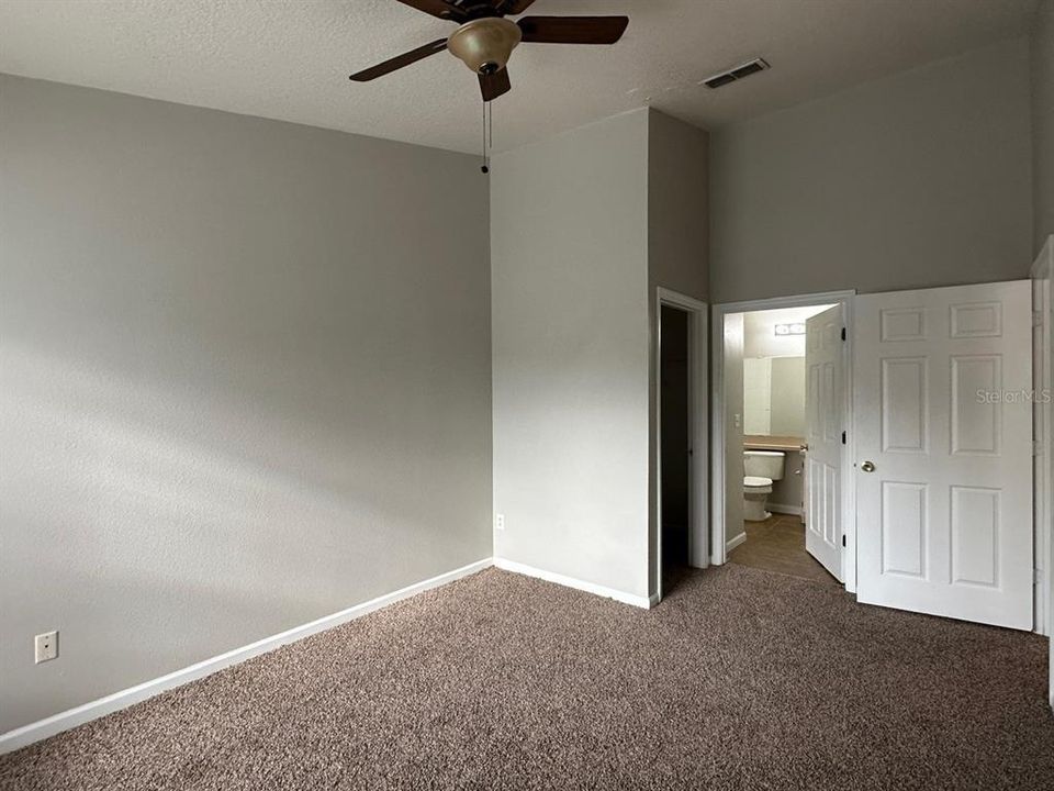 Activo con contrato: $155,000 (2 camas, 2 baños, 1042 Pies cuadrados)