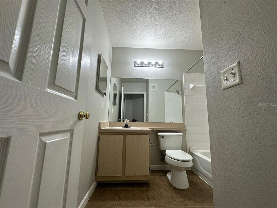 Activo con contrato: $155,000 (2 camas, 2 baños, 1042 Pies cuadrados)