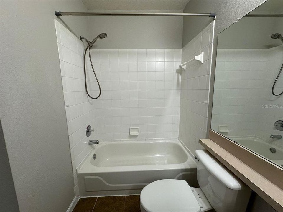 Activo con contrato: $155,000 (2 camas, 2 baños, 1042 Pies cuadrados)
