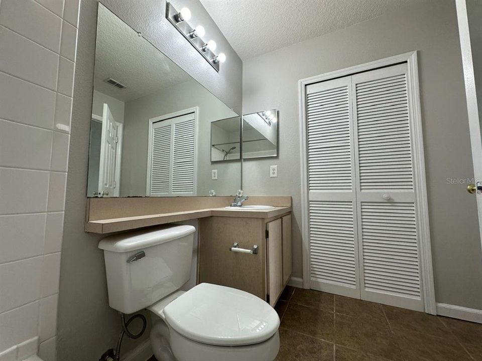 Activo con contrato: $155,000 (2 camas, 2 baños, 1042 Pies cuadrados)