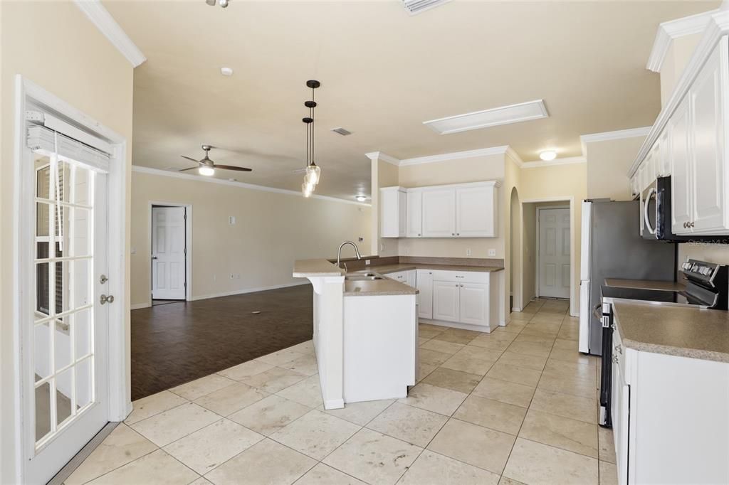 На продажу: $389,000 (3 спален, 2 ванн, 1792 Квадратных фут)