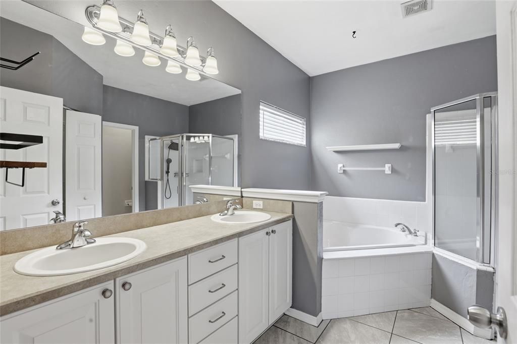 На продажу: $389,000 (3 спален, 2 ванн, 1792 Квадратных фут)