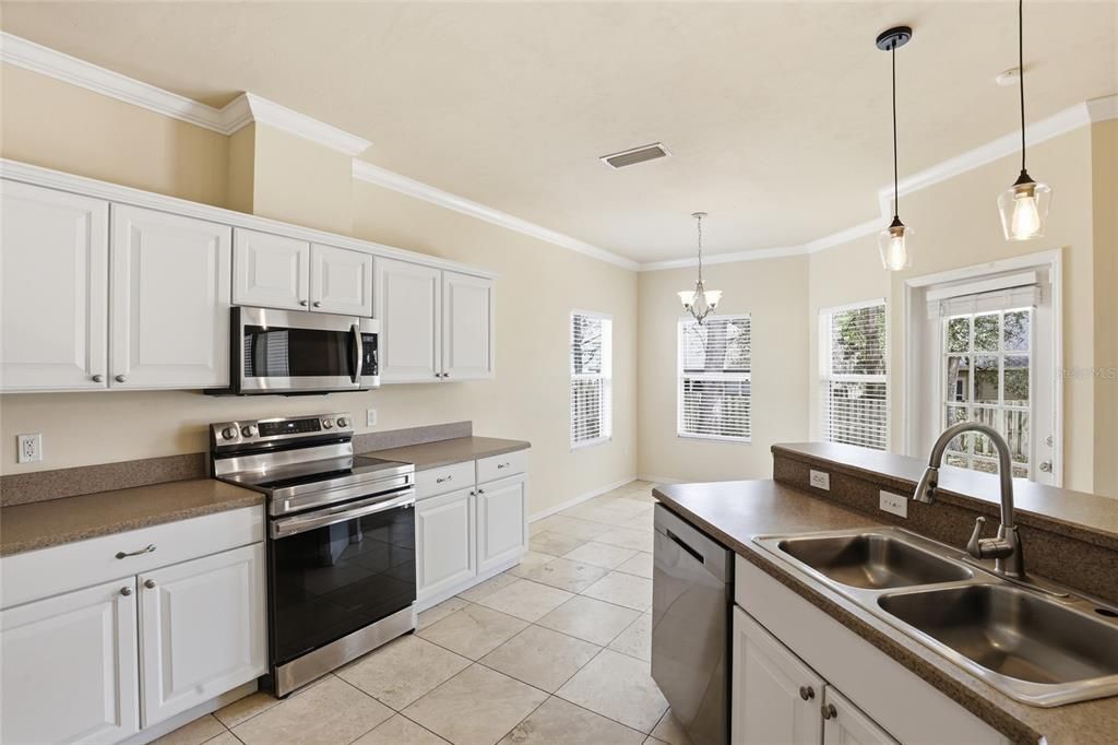 На продажу: $389,000 (3 спален, 2 ванн, 1792 Квадратных фут)