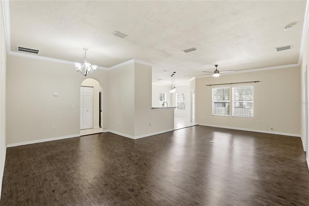 На продажу: $389,000 (3 спален, 2 ванн, 1792 Квадратных фут)