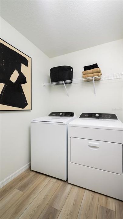 Activo con contrato: $369,990 (4 camas, 2 baños, 2039 Pies cuadrados)