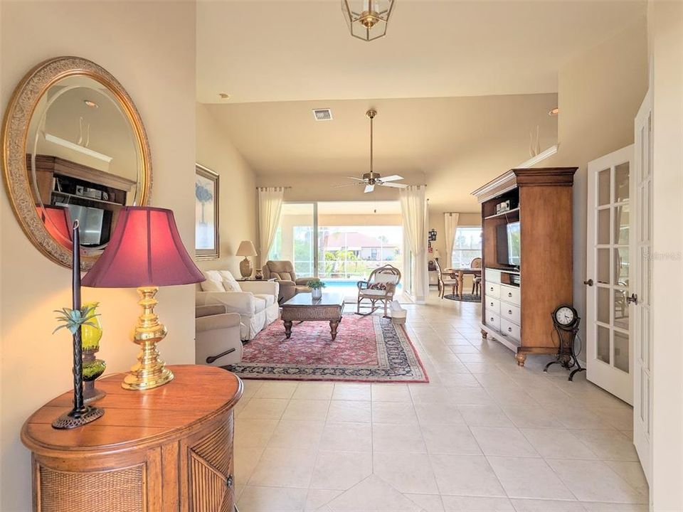Activo con contrato: $365,000 (3 camas, 2 baños, 1655 Pies cuadrados)