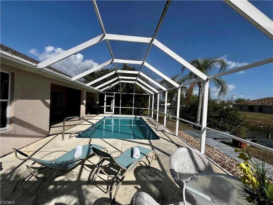 Activo con contrato: $365,000 (3 camas, 2 baños, 1655 Pies cuadrados)