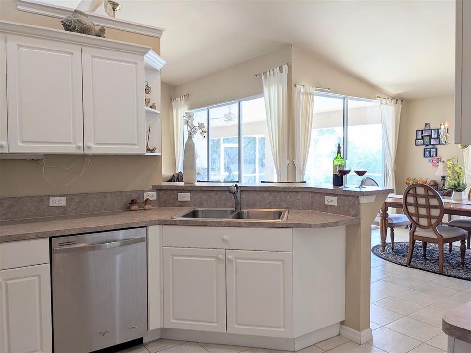 Activo con contrato: $365,000 (3 camas, 2 baños, 1655 Pies cuadrados)