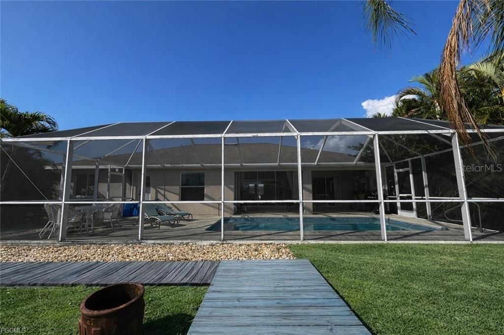 Activo con contrato: $365,000 (3 camas, 2 baños, 1655 Pies cuadrados)