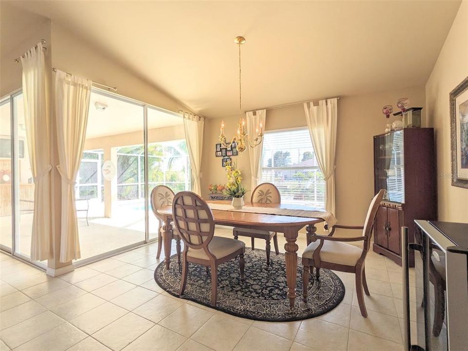 Activo con contrato: $365,000 (3 camas, 2 baños, 1655 Pies cuadrados)