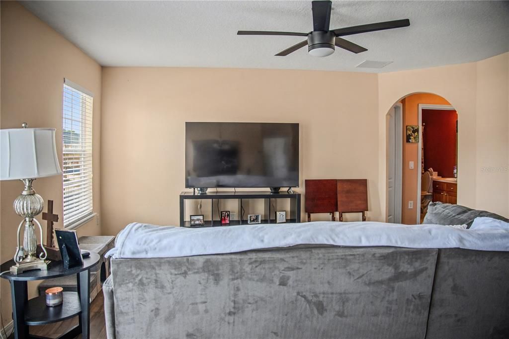 En Venta: $229,500 (2 camas, 2 baños, 1268 Pies cuadrados)