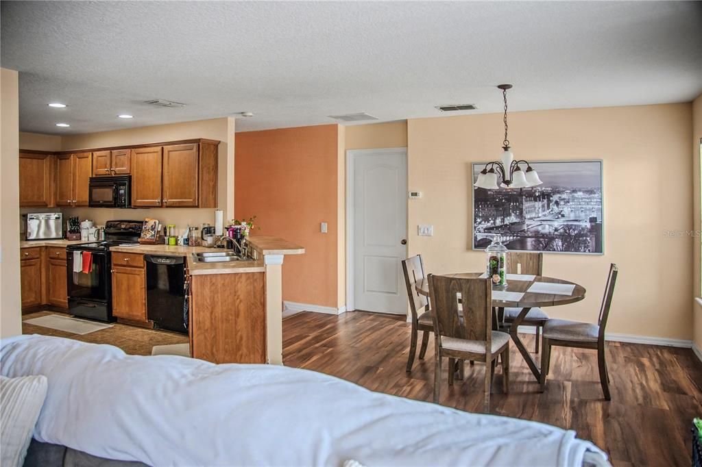 En Venta: $229,500 (2 camas, 2 baños, 1268 Pies cuadrados)