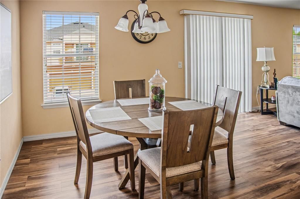 En Venta: $229,500 (2 camas, 2 baños, 1268 Pies cuadrados)