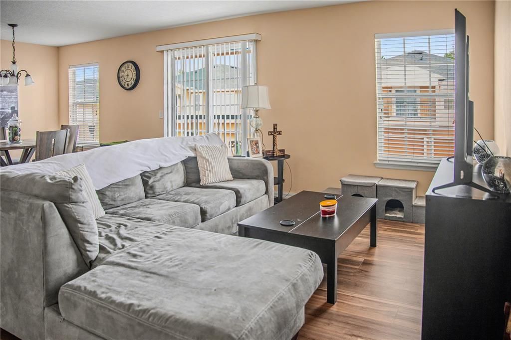 En Venta: $229,500 (2 camas, 2 baños, 1268 Pies cuadrados)