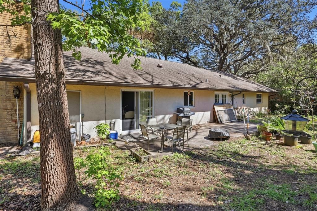 Active With Contract: $250,000 (3 beds, 2 baths, 1648 Square Feet)