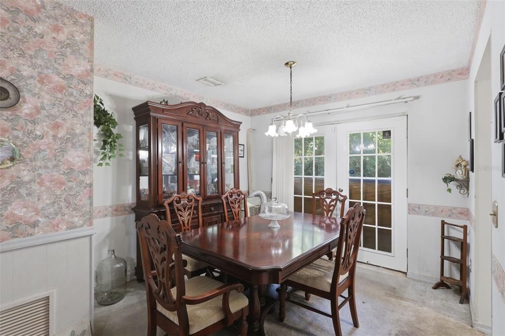 Active With Contract: $250,000 (3 beds, 2 baths, 1648 Square Feet)