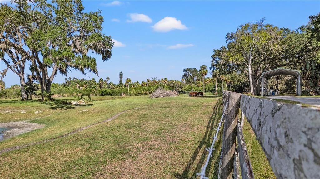 待售: $1,500,500 (6.75 acres)