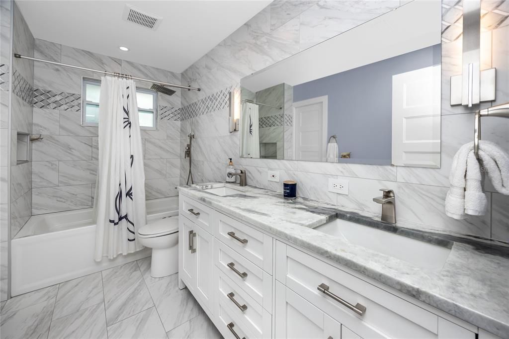 Activo con contrato: $399,900 (3 camas, 2 baños, 1274 Pies cuadrados)