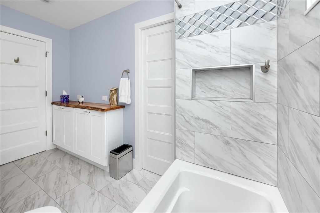 Activo con contrato: $399,900 (3 camas, 2 baños, 1274 Pies cuadrados)