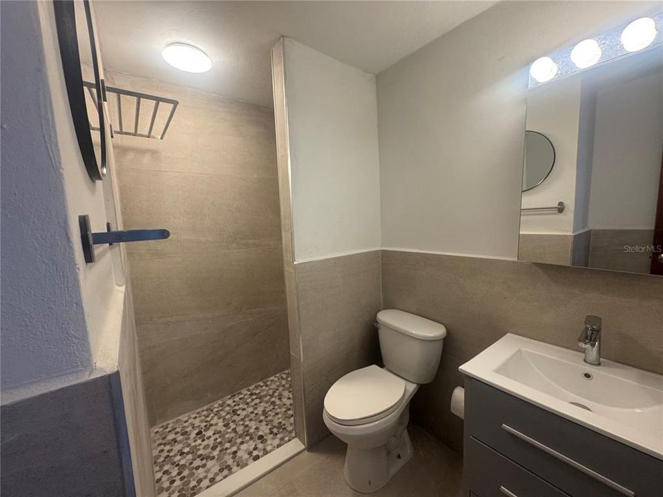 出租: $2,800 (2 贝兹, 1 浴室, 999 平方英尺)