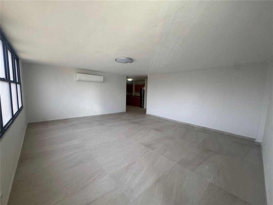 出租: $2,800 (2 贝兹, 1 浴室, 999 平方英尺)