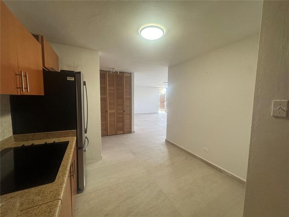 出租: $2,800 (2 贝兹, 1 浴室, 999 平方英尺)