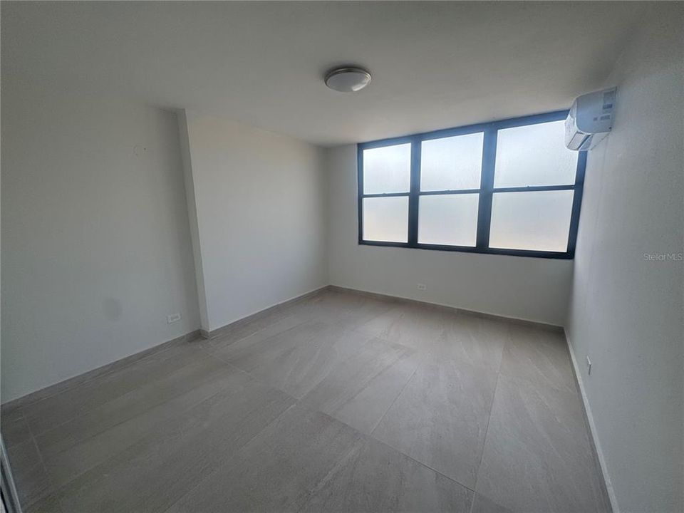 出租: $2,800 (2 贝兹, 1 浴室, 999 平方英尺)